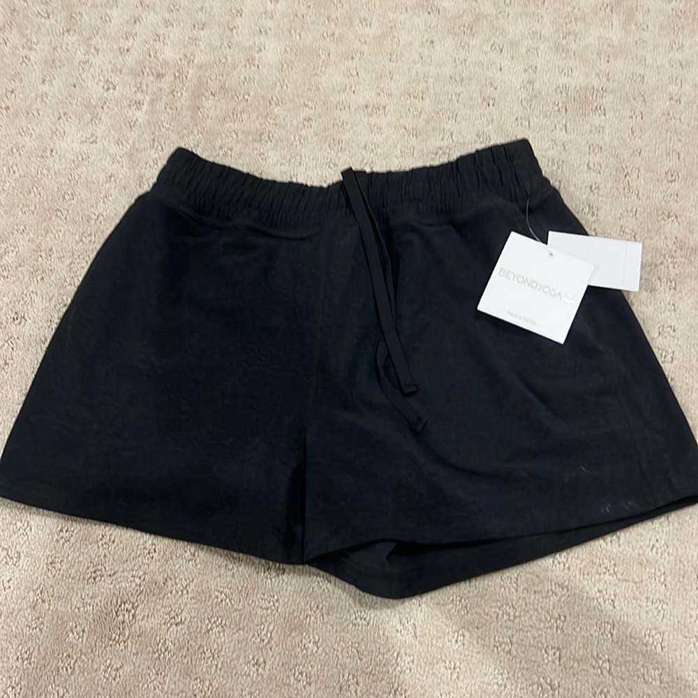 NEW WITH TAGS BEYOND YOGA SHORTS